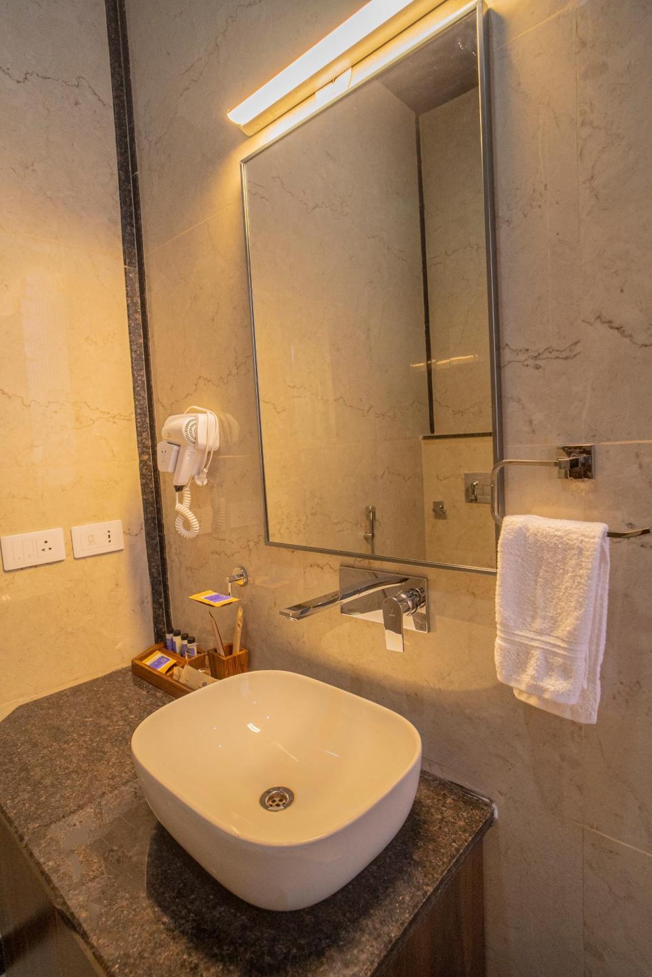 Dhauladhar Heights Resort Дармсала Экстерьер фото