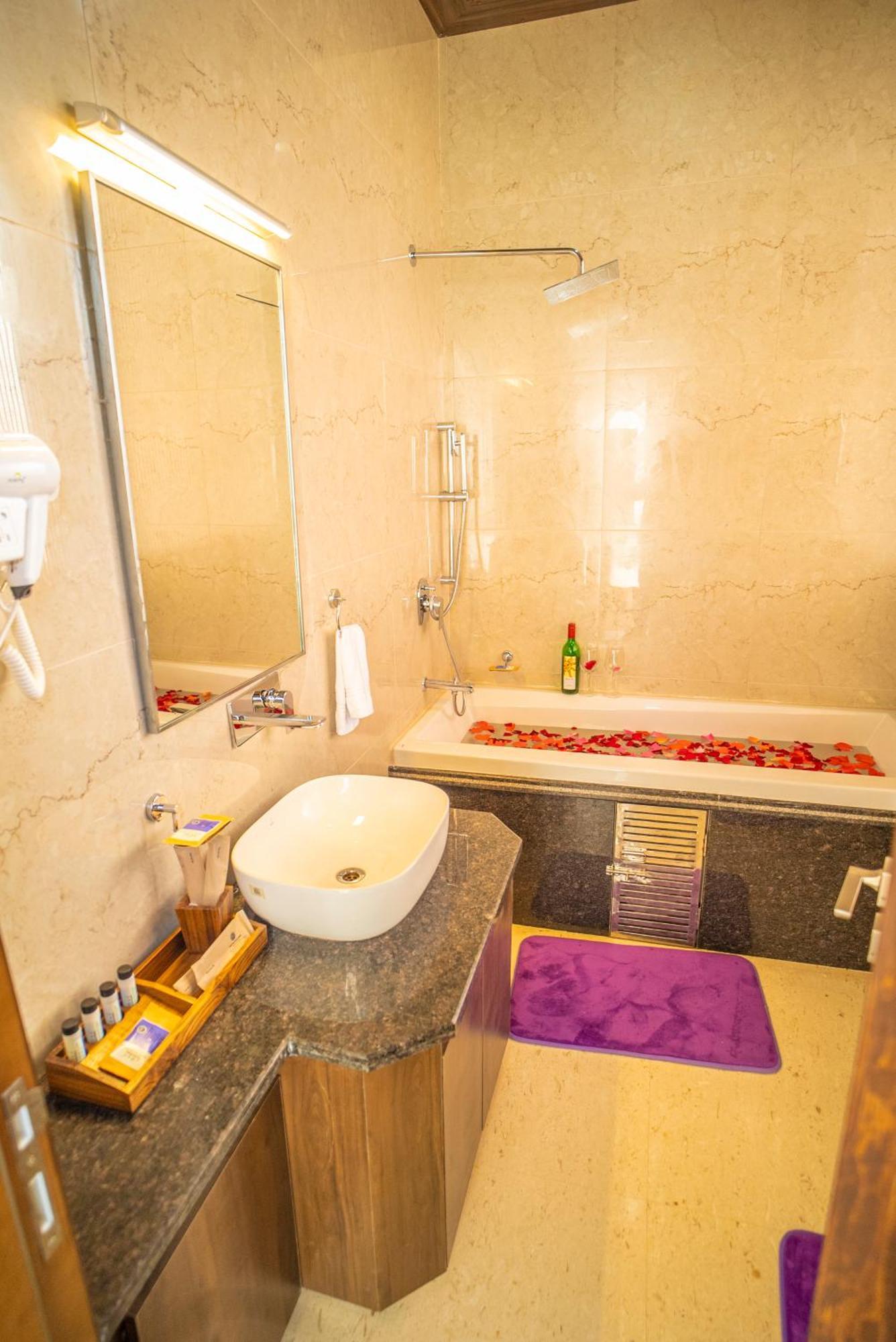 Dhauladhar Heights Resort Дармсала Экстерьер фото