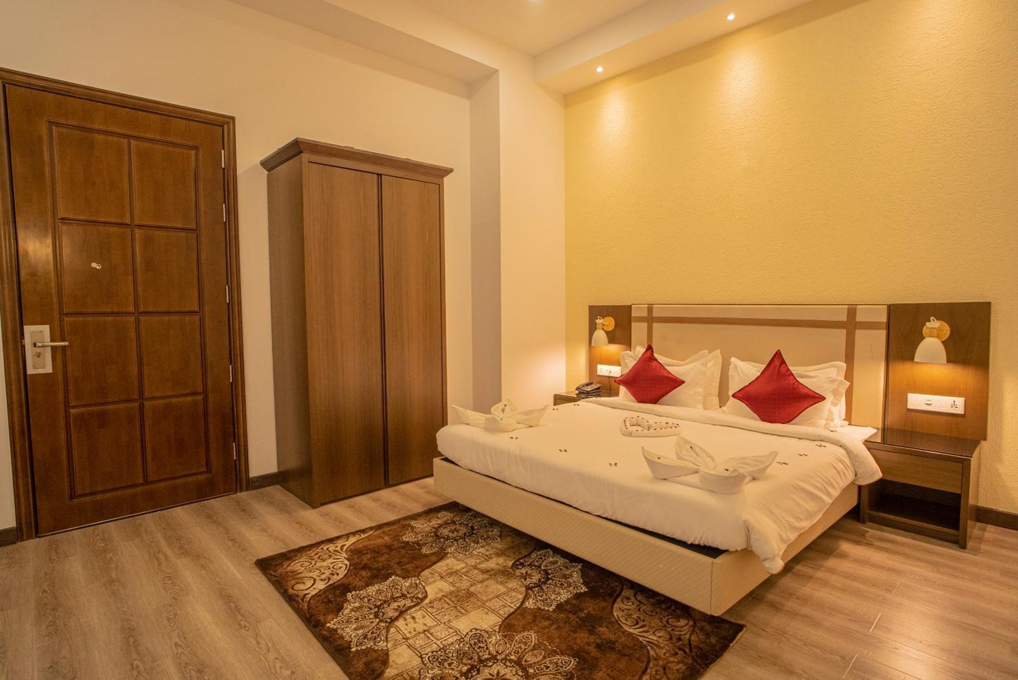Dhauladhar Heights Resort Дармсала Экстерьер фото