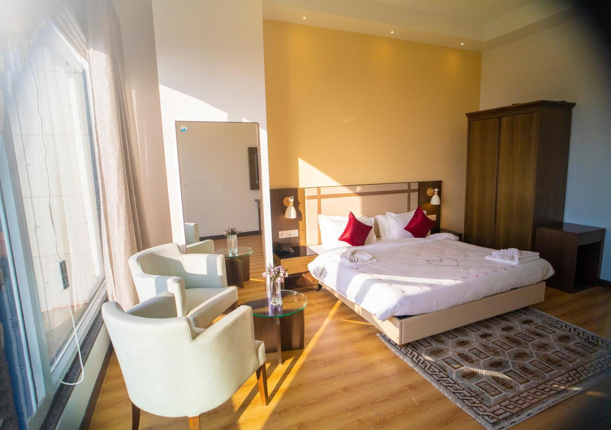 Dhauladhar Heights Resort Дармсала Экстерьер фото